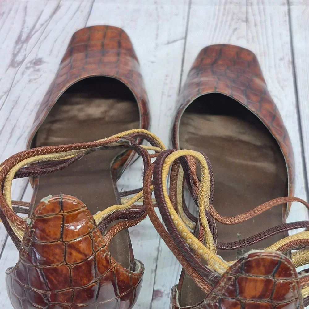 HighLights Brown Faux Croc Square Toe Kitten Heels Multi Strap Pumps Size 9.5